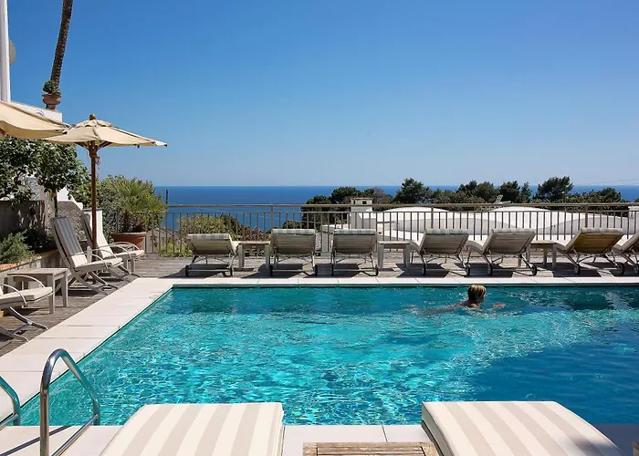 커내스터 호텔 4*