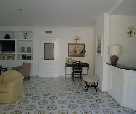 Canasta Otel Capri