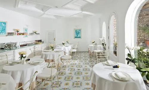 Canasta Szálloda Capri